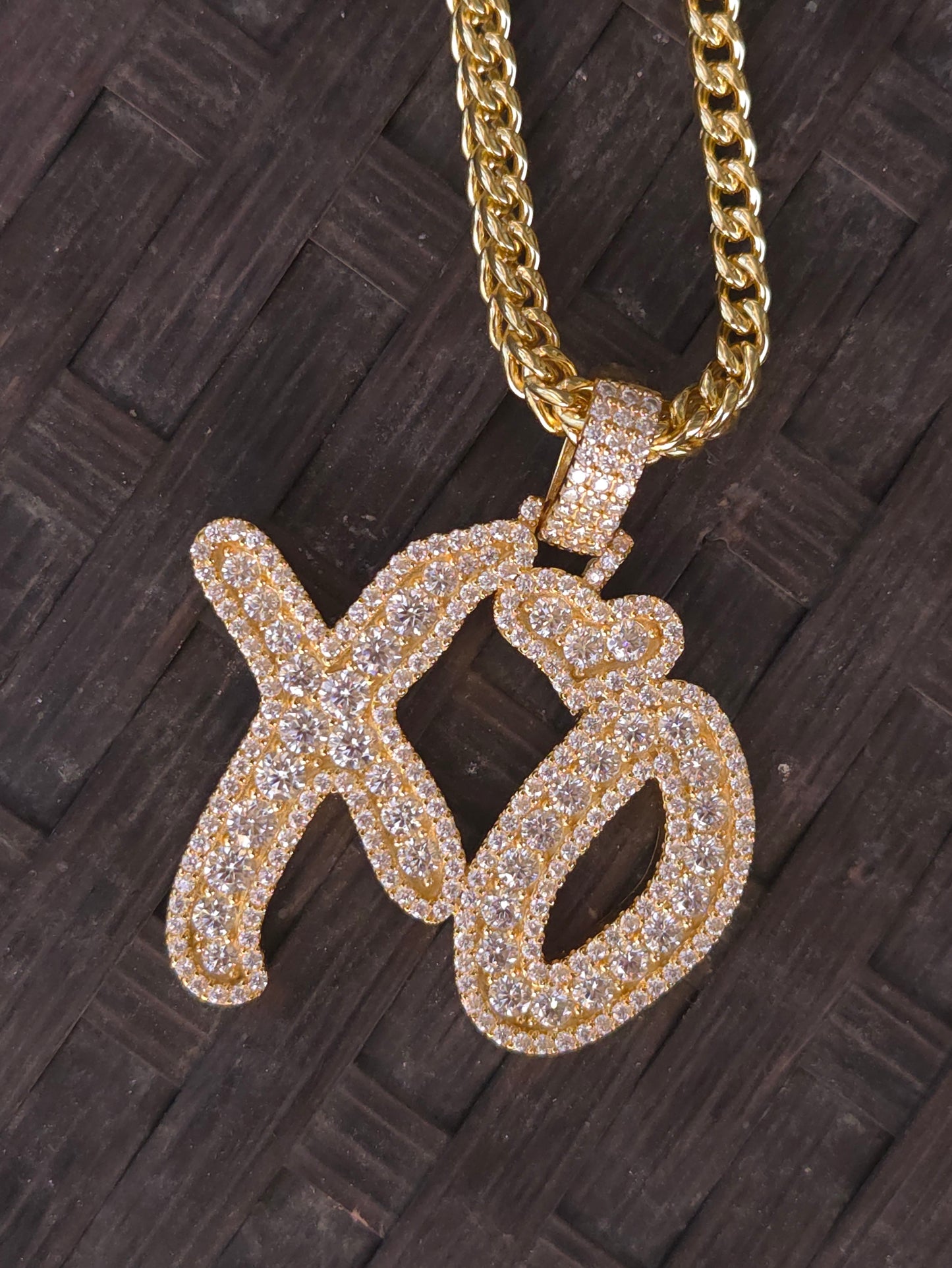Timeless XO Pendant - VVS1 Moissanite Edition