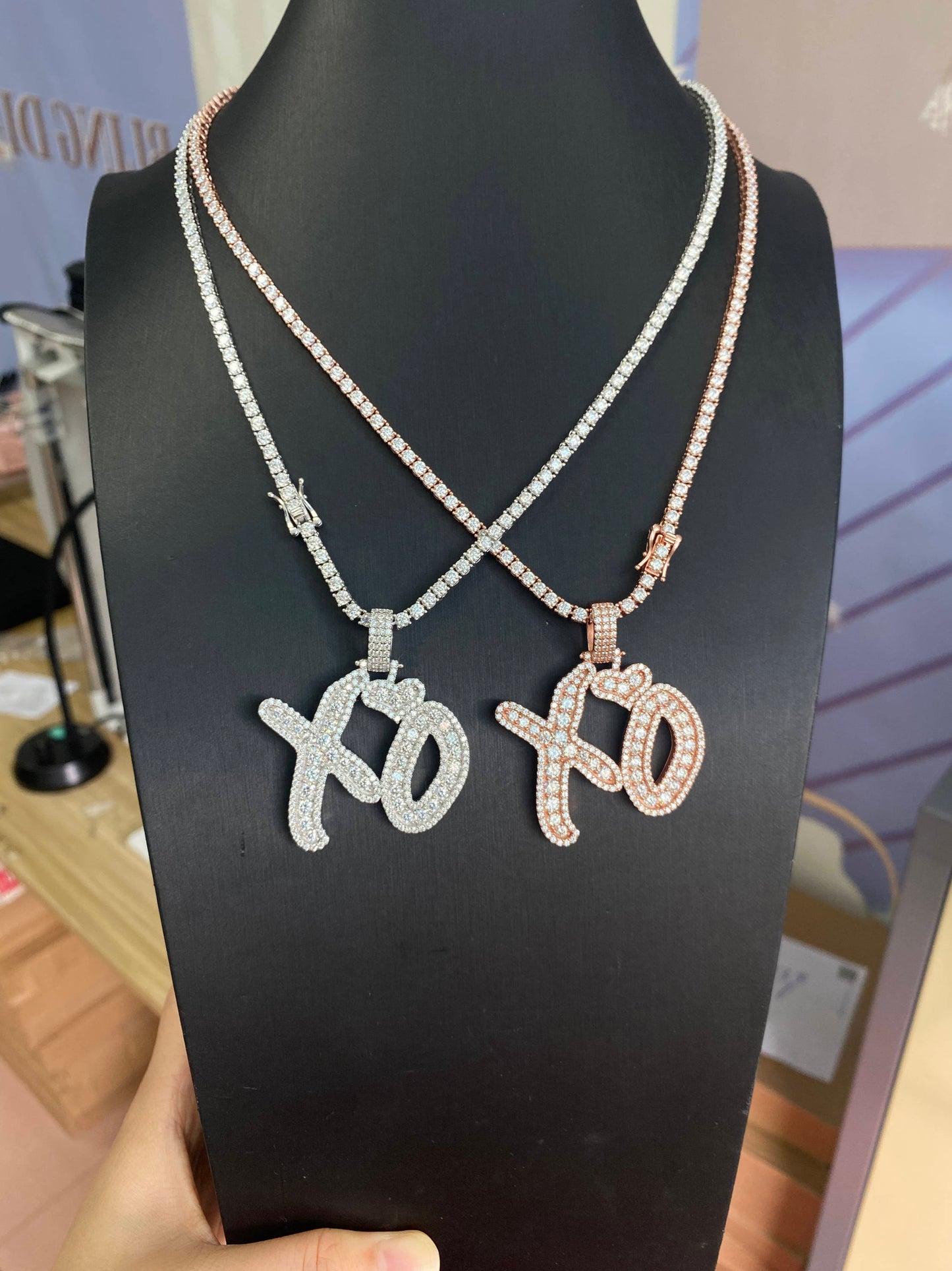 Timeless XO Pendant - VVS1 Moissanite Edition